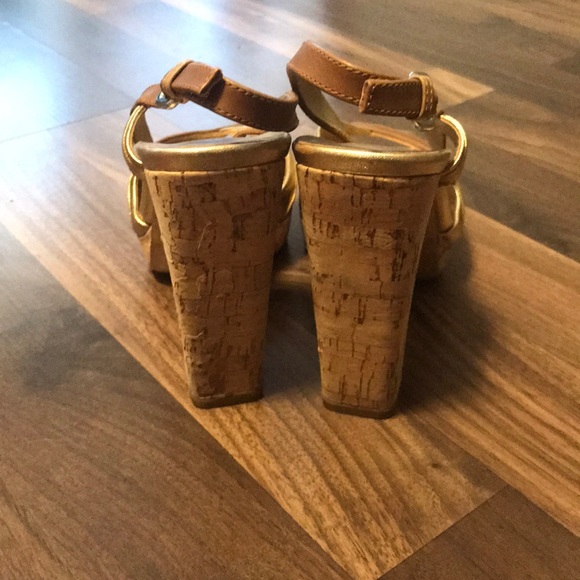 Prada Gold Pumps with cork sole - Picture 3 of 5